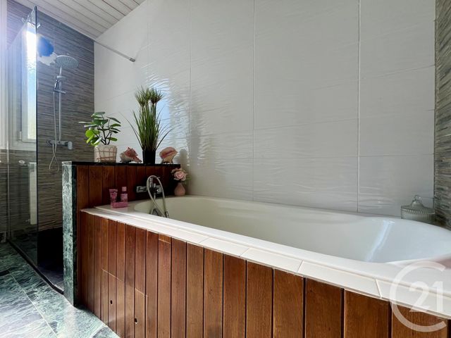 maison à vendre - 7 pièces - 170.42 m2 - LE FENOUILLER - 85 - PAYS-DE-LOIRE - Century 21 Bleu Marine