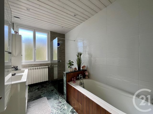 maison à vendre - 7 pièces - 170.42 m2 - LE FENOUILLER - 85 - PAYS-DE-LOIRE - Century 21 Bleu Marine