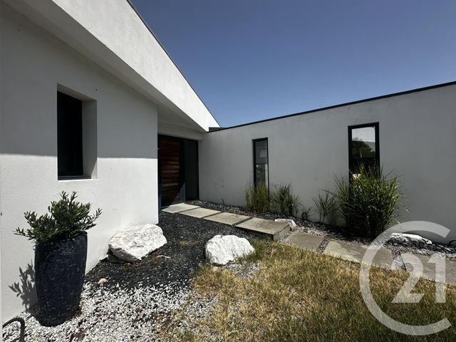 maison à vendre - 8 pièces - 281.2 m2 - ST HILAIRE DE RIEZ - 85 - PAYS-DE-LOIRE - Century 21 Bleu Marine