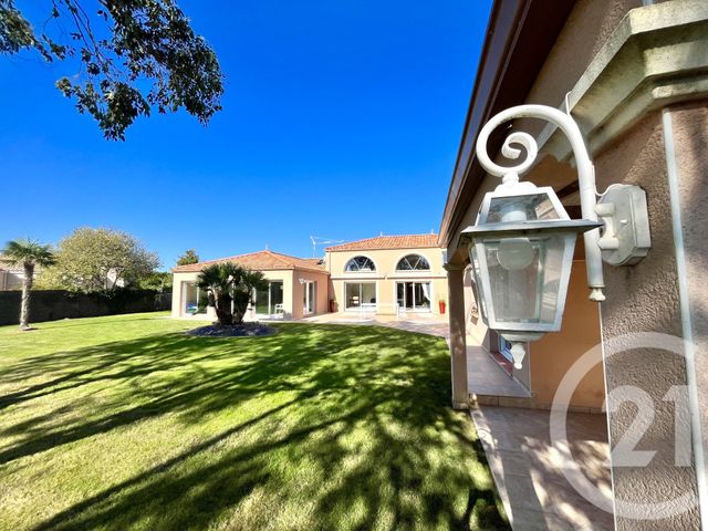 Afficher la photo en grand maison à vendre - 6 pièces - 327.28 m2 - LE FENOUILLER - 85 - PAYS-DE-LOIRE - Century 21 Bleu Marine